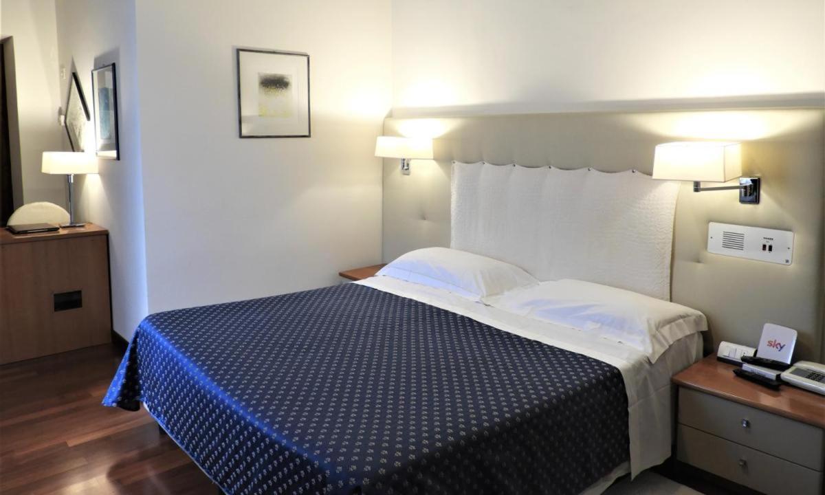 Deco Hotel 4*